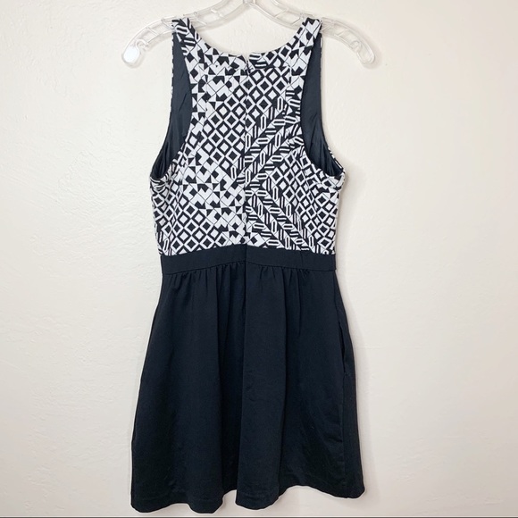 Cynthia Rowley Fit and Flare  M - Picture 5 of 7